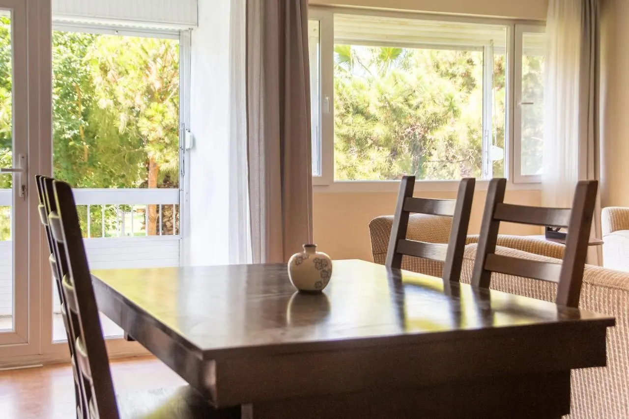 Lovely Flat Near Public Transportation In Izmir Apartment