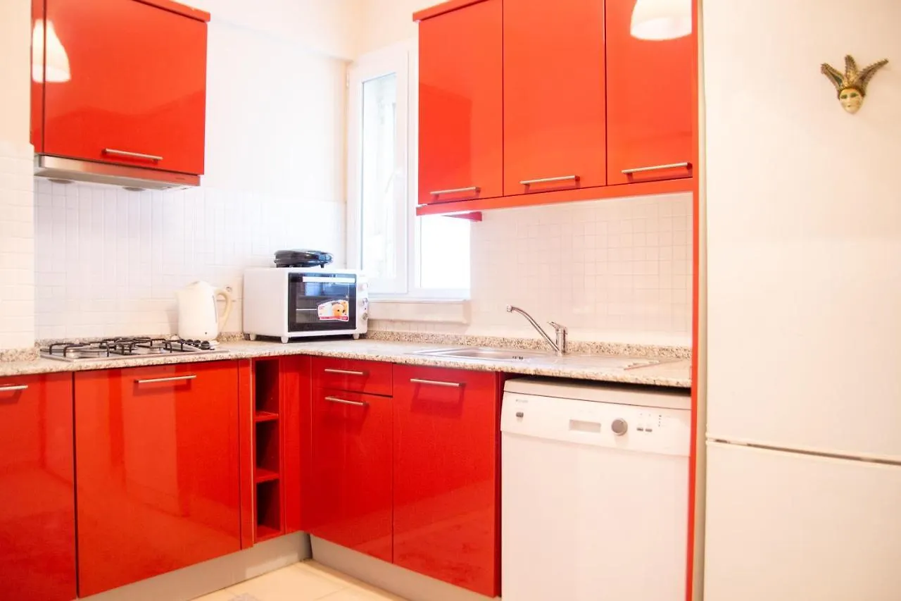 Lovely Flat Near Public Transportation In Izmir